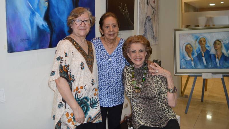 Ana Maria de Solís, Delmi Guandique y Evelyn de Sol asistieron a la inauguración de la exposición de Fundación Sí a la Vida. Foto/cortesía
