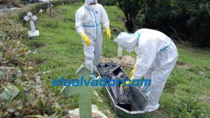 Exhuman restos de reo sepultado en fosa común sin avisar a la familia