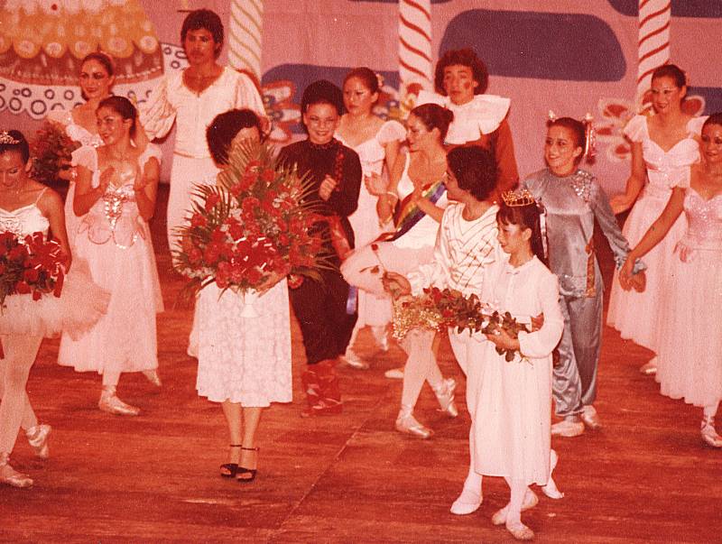 Una imagen del recuerdo, cuando Irina Flores iniciaba su formación en la danza clásica. Foto: cortesía / Ballet de El Salvador 