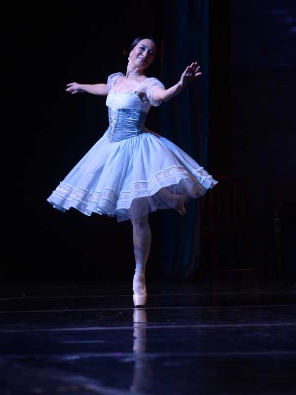 Balletista Irina Flores