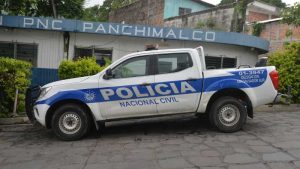 "Le dijeron que se quitara el uniforme, porque se lo iban a llevar": madre de joven capturado en Panchimalco