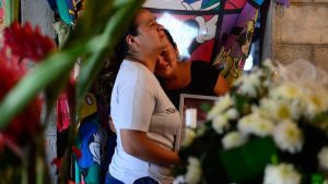 Entre lágrimas y fuerte despliegue militar despiden a Marco, asesinado en la finca Loma Hermosa de Comasagua