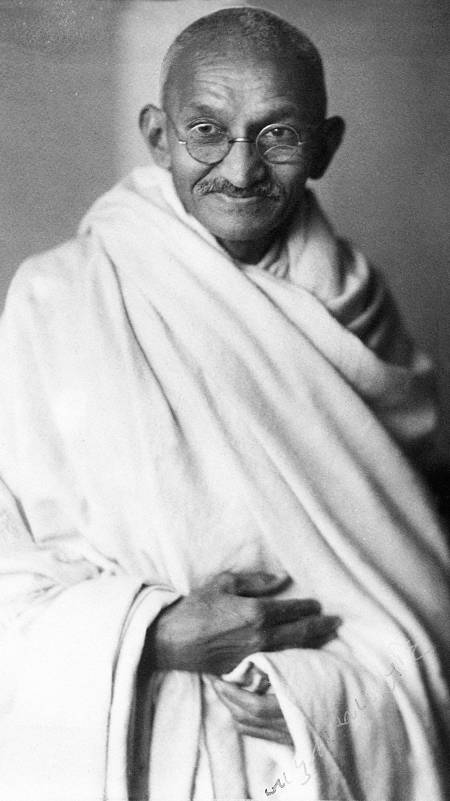 El gran pacifista indio Mahatma Ghandi recibió el Nobel como un homenaje a su legado, Foto: Elliott & Fry / Wikipedia