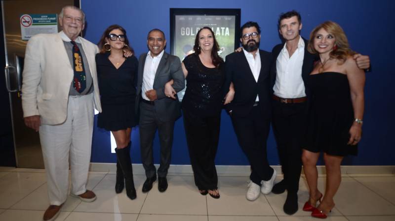 André Guttfreund (i), productor creativo; Marta Elena Garcia, actriz; Juan Carlos Plata, ex futbolista guatemalteco; Susan dougherty, productora ejecutiva; Kenneth Müller, director; Leonardo García, actor mexicano; y Evelyn de Barril, productora asociada. Foto: EDH / Francisco Rubio