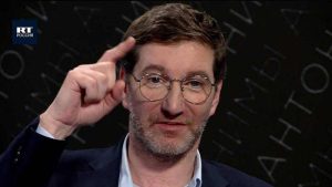 Presentador del medio ruso RT despedido por instar a "quemar" niños ucranianos