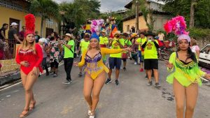 Hermanos lejanos rescatan las fiestas patronales en Bolívar porque la comuna está en crisis
