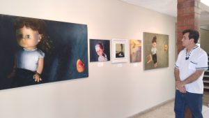 Visita la exposición "Inocencia sin voz" en la Alianza Francesa