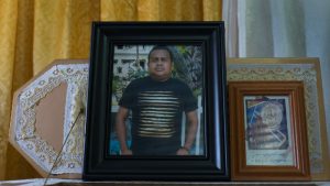 “Ha sido la voluntad de Dios”. Sepultan a Carlos, reo que murió en el penal de Izalco