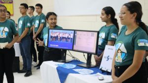 Jóvenes del centro ¡SUPÉRATE! Raíces celebran feria de logros