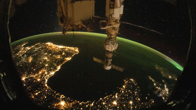 Vista nocturna de ka tierra desde al Estación Espacial Internacional . Foto NASA