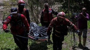 Tragedia en Venezuela: Sube  43 muertos y 56 desaparecidos tras deslave