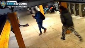 VIDEO. Sujeto empujó un pasajero a las vías del metro de Nueva York