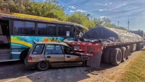 10 heridos en múltiple accidente en carretera Litoral, La Libertad