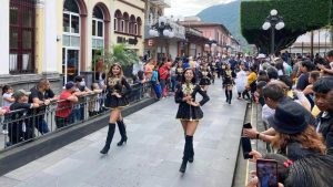 Cachiporristas salvadoreñas impactan en México con su porte y belleza