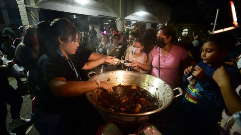 Por supuesto, los asistentes al Festival de la Calabiuza disfrutaron del dulce de ayote. Foto: EDH / Francisco Rubio