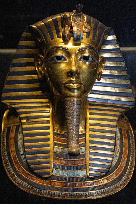 La Máscara Mortuoria o Máscara de Oro de Tutankamón fue elaborada por los orfebres egipcios en el año 1354-1340 antes de Cristo. Foto: AFP