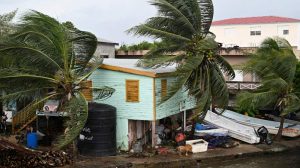 El huracán Lisa tocó tierra cerca de Ciudad de Belice y generará lluvias en El Salvador desde este miércoles