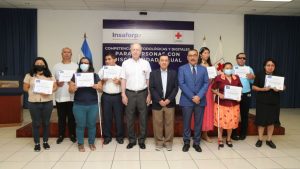 Insaforp y Cruz Roja Salvadoreña capacitan a instructores con discapacidad visual