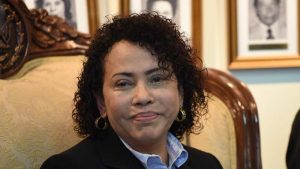 Carolina Recinos recibe sanción por otorgar beca a su nuera