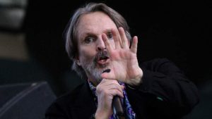 Miguel Bosé confirma que 10 sujetos armados asaltaron su casa en México