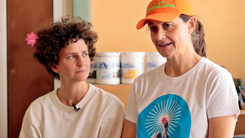  Idania del Río y Leire Fernández son las creadoras de la marca Clandestina que ha lanzado su colección "Metavelso". Foto/EFE