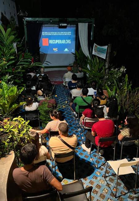 La 9ª edición del FICS ha proyectado películas bajo las estrellas en el Teatrillo trabajando en los jardines de Casa Clementina.  Foto/Cortesía de FICS