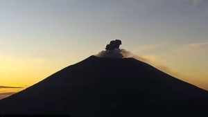 Siguen las explosiones en el volcán Chaparrastique