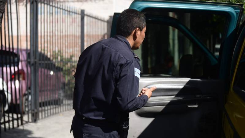 Agentes de la PNC chocan en el centro de San Salvador - Noticias de El ...