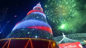 San Martín enciende la magia de la Navidad con su tradicional árbol