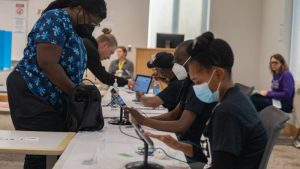 EEUU comienza a votar en los cruciales comicios de mitad de mandato