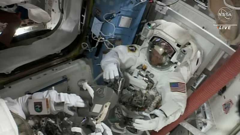 Frank Rubio previo a la salida al espacio junto a su colega Josh Cassada. Foto NASA