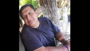 Joven exige libertad de su padre, capturado hace cinco meses bajo régimen de excepción