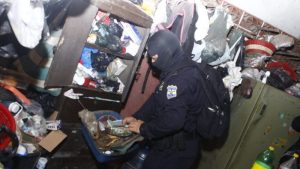 Capturan a sujetos vinculados en asesinatos y robo de carros en Chalatenango