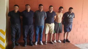 Policías capturados acusados de robar $18,000 en billar de San Salvador