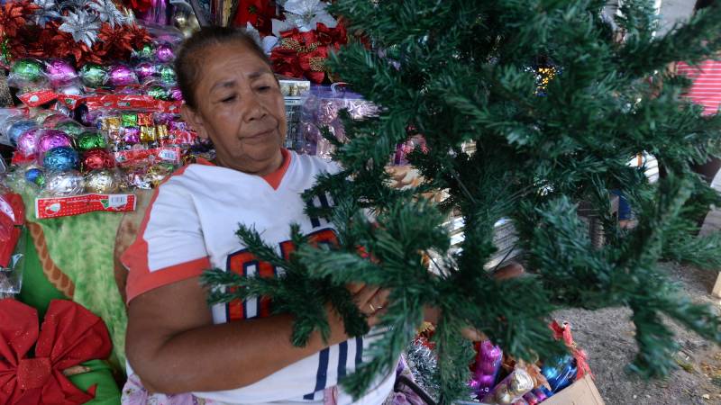 Cancelar filósofo Agrícola Inicia venta adornos navideños en el centro de San Salvador - Noticias de  El Salvador
