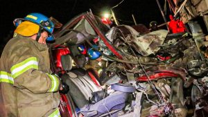 Cuatro heridos al chocar pick up contra una rastra cañera en Ahuachapán