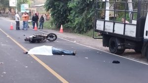 Instructor de pastelería muere en accidente tras ser impactado por vehículo en Sonsonate