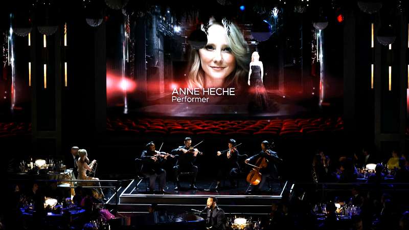Anne Heche es honrada en el escenario durante la 74.ª edición de los Primetime Emmy en Microsoft Theatre el 12 de septiembre de 2022 en Los Ángeles, California. Foto: archivo/AFP
