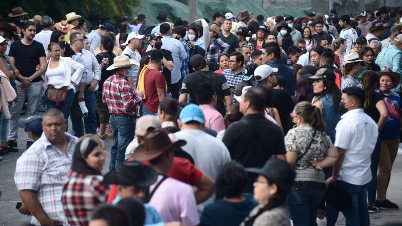 El ambiente de fiesta invadió el coloso de Monserrat y los alrededores. Foto: EDH / Francisco Rubio