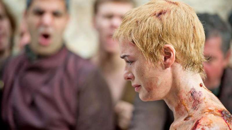 El personaje de Cercei Lannister en la escena de la famosa caminata de expiación en la serie "Juego de Tronos". Foto. HBO