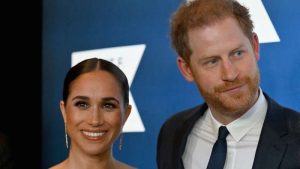 Harry y Meghan abandonaron mansión por orden de Carlos III