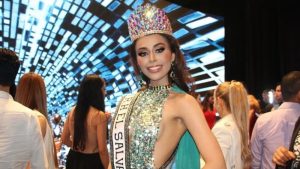Representante de El Salvador sufre accidente en Reina Hispanoamericana