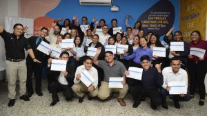 Programa de empleabilidad de Fundación Calleja gradúa a 28 jóvenes para su primer empleo