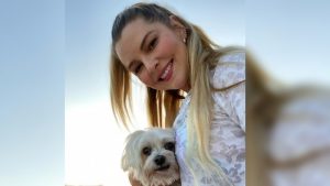 Marjorie de Sousa reúne a mascota con su dueño luego de ser separados en frontera