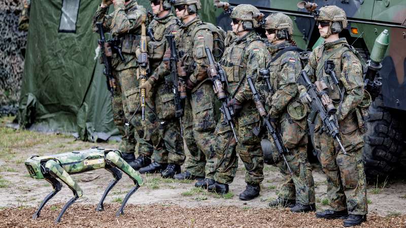 Perro robot multifuncional llamado "Wolfgang" de las Fuerzas Armadas Alemanas (Bundeswehr) durante la presentación del dispositivo el 11 de julio de 2022 en Munster, al noroeste de Alemania. Foto: archivo /AFP