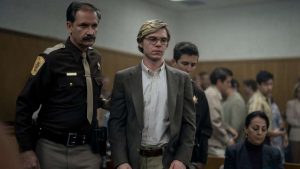Criticada serie "Dahmer" alcanza 1,000 millones de horas visualizadas