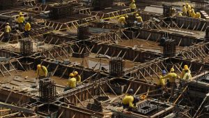 Ley que obvia LACAP da pie a que empresas “inflen” costos de obras, dice economista