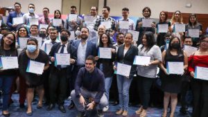 Más de 300 jóvenes se integran a la industria tecnológica en El Salvador