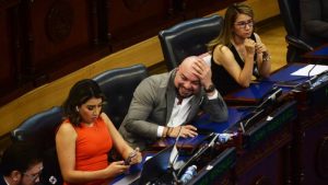 Asamblea podría reducirse de 84 a 64 diputados, según Ernesto Castro