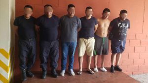 Ladrones vestidos como policías robaron $10,000 en Santa Ana